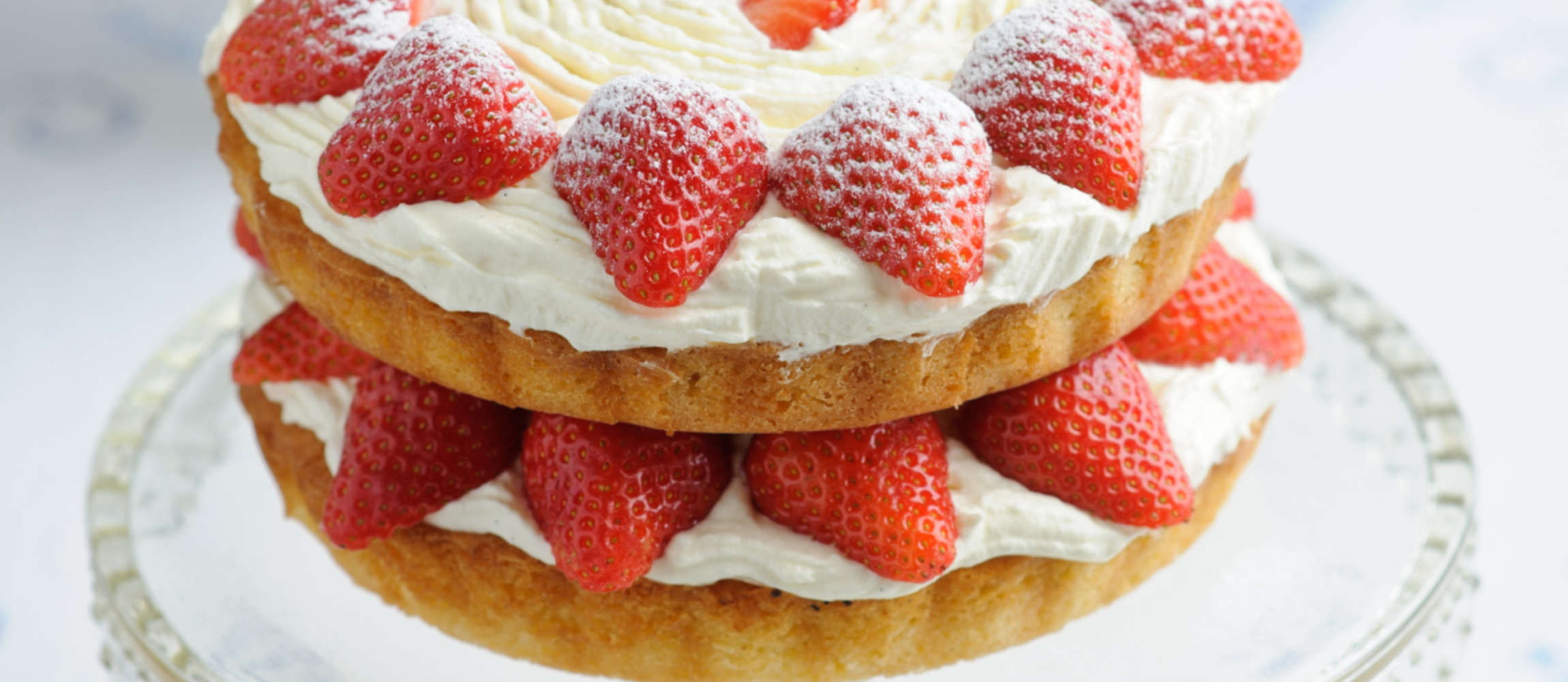 Sponge cake with strawberries Sponge cake with strawberries